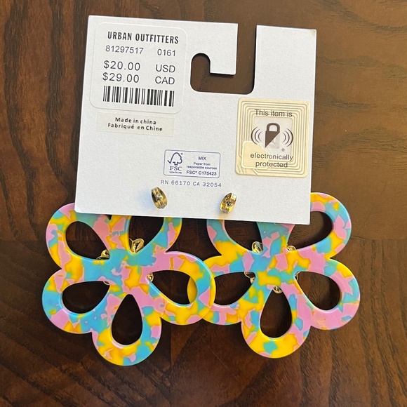 NWT Urban Outfitters Statement Flower Earrings & Matching Cuff Bracelet Set - Picture 5 of 6